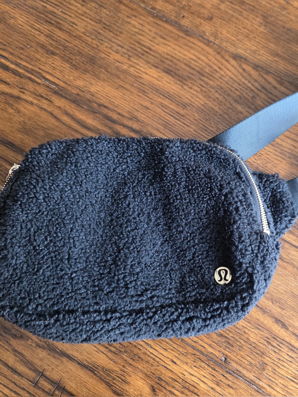 Lululemon Black fleece Belt Bag 2L